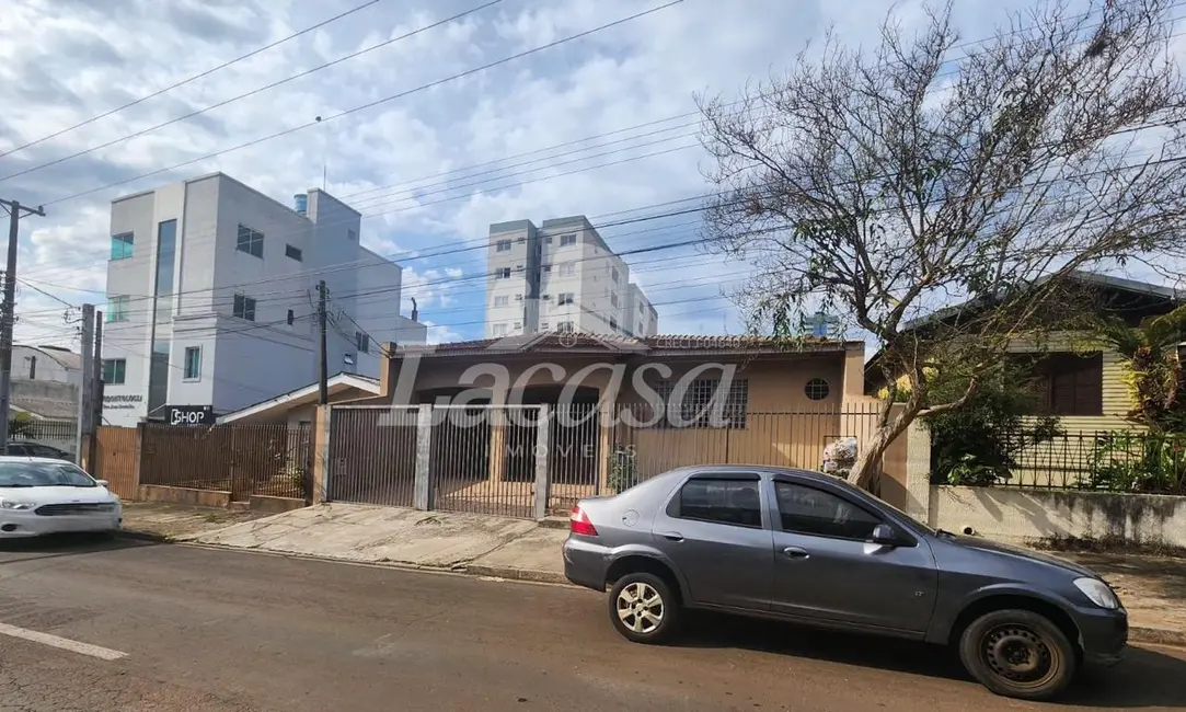 Foto 2 de Casa com 3 quartos à venda, 250m2 em Trianon, Guarapuava - PR