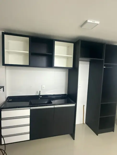 Foto 6 de Apartamento com 1 quarto para alugar, 20m2 em Centro, Guarapuava - PR
