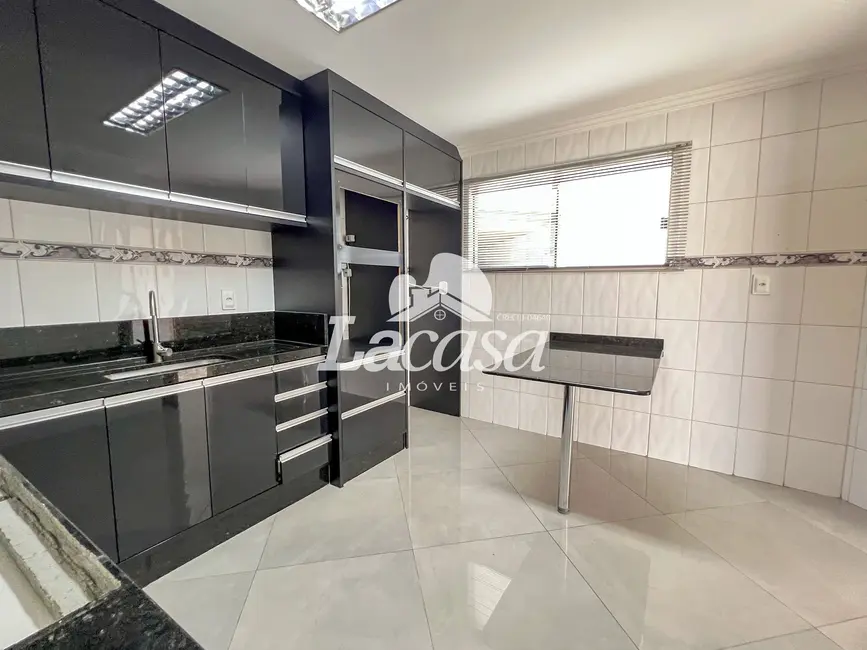 Foto 8 de Sobrado com 2 quartos à venda, 204m2 em Santana, Guarapuava - PR