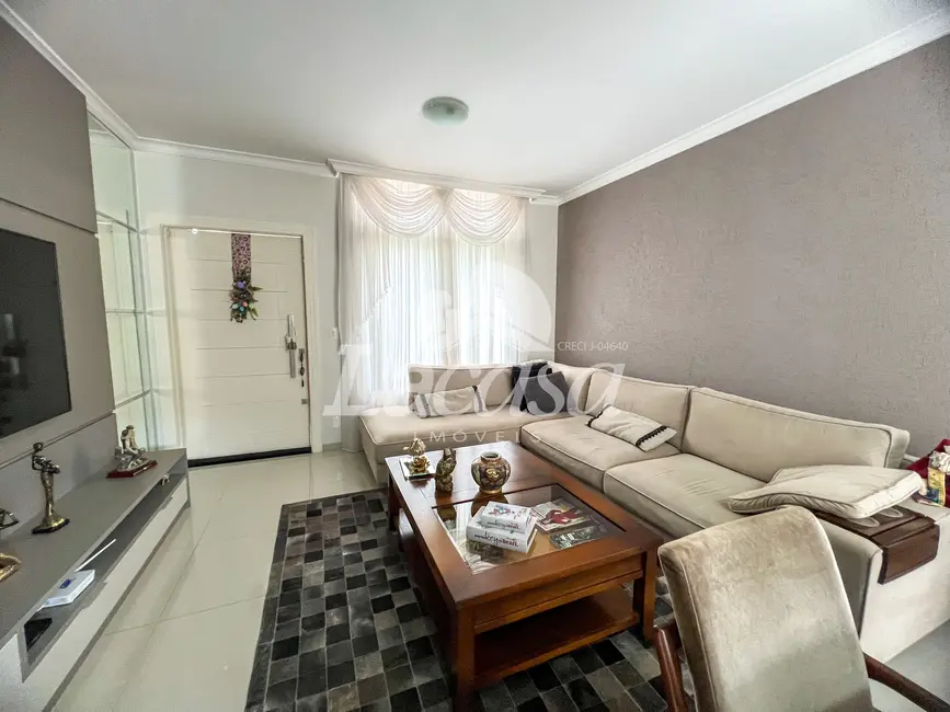 Foto 9 de Casa com 3 quartos à venda, 181m2 em Vila Carli, Guarapuava - PR