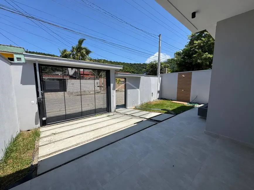 Foto 3 de Casa com 3 quartos à venda, 250m2 em Massaguaçu, Caraguatatuba - SP