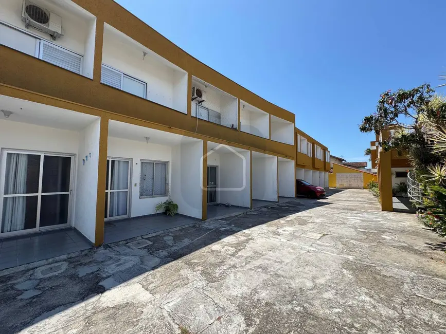 Foto 2 de Casa com 2 quartos à venda, 107m2 em Jardim Britânia, Caraguatatuba - SP