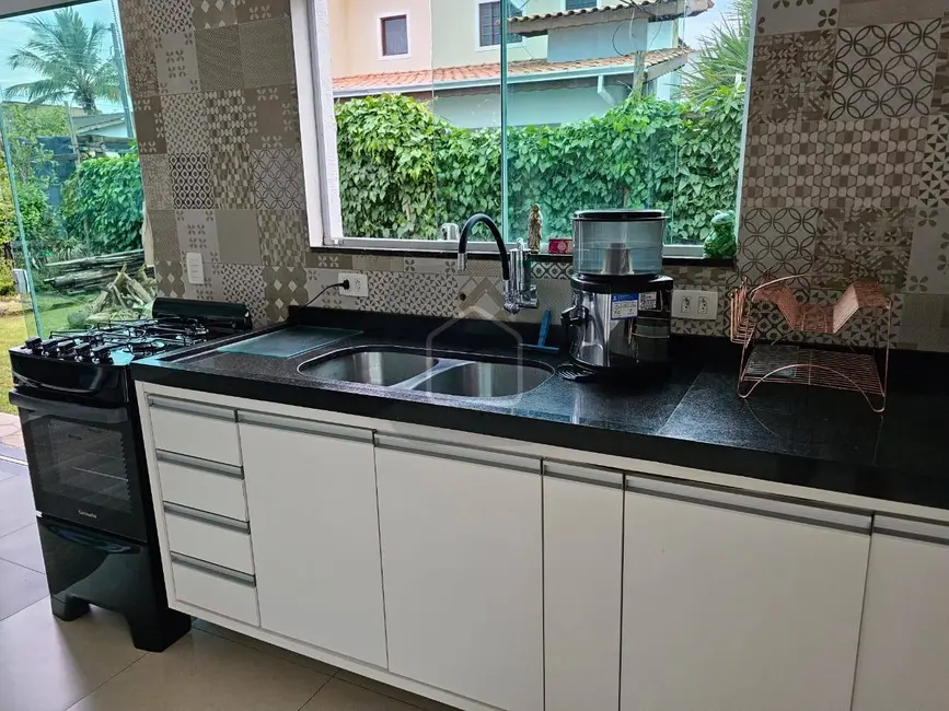 Casa com 4 quartos à venda, 300m2 em Massaguaçu, Caraguatatuba - SP - imagem 3 Foto 3 de Casa com 4 quartos à venda, 300m2 em Massaguaçu, Caraguatatuba - SP