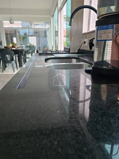 Casa com 4 quartos à venda, 300m2 em Massaguaçu, Caraguatatuba - SP - imagem 5 Foto 5 de Casa com 4 quartos à venda, 300m2 em Massaguaçu, Caraguatatuba - SP