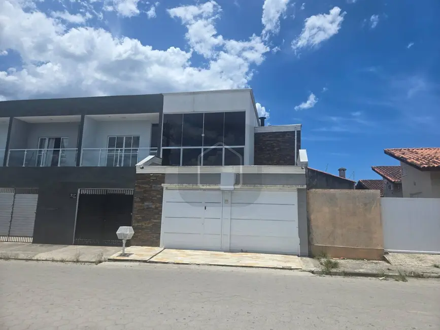Foto 1 de Casa com 2 quartos à venda em Balneário dos Golfinhos, Caraguatatuba - SP