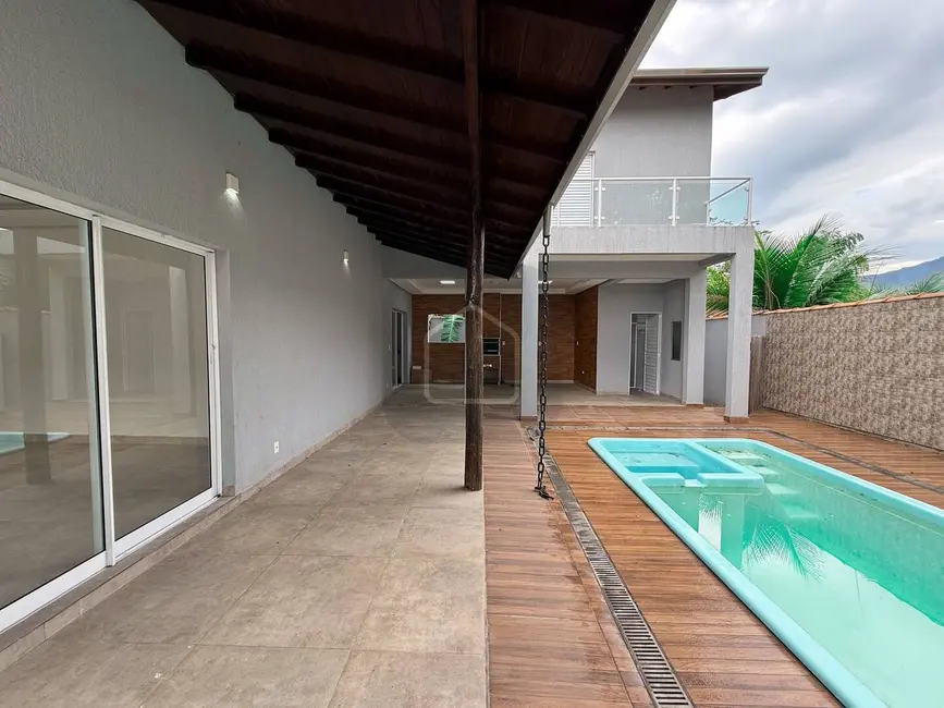 Foto 4 de Casa com 3 quartos à venda e para alugar, 300m2 em Massaguaçu, Caraguatatuba - SP