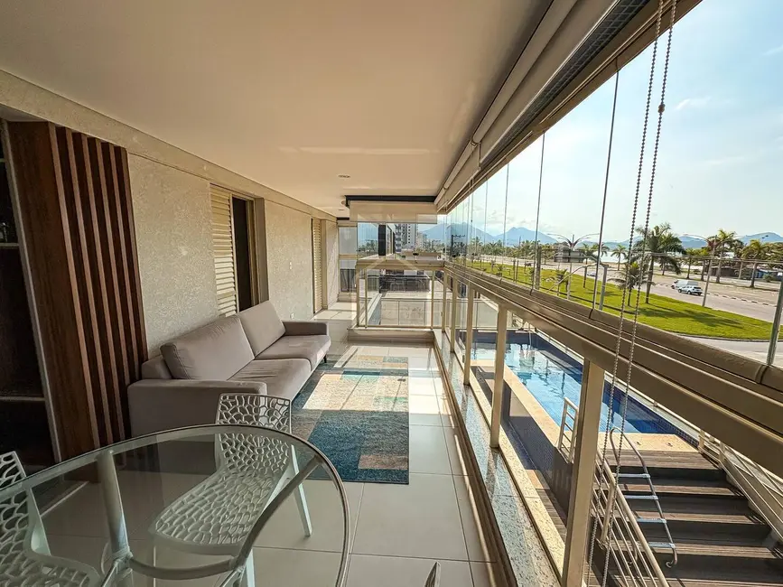 Foto 2 de Apartamento com 3 quartos à venda, 106m2 em Caraguatatuba - SP