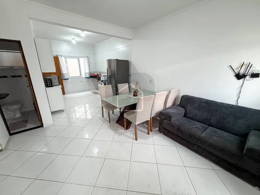 Foto 8 de Casa com 2 quartos à venda em Caraguatatuba - SP