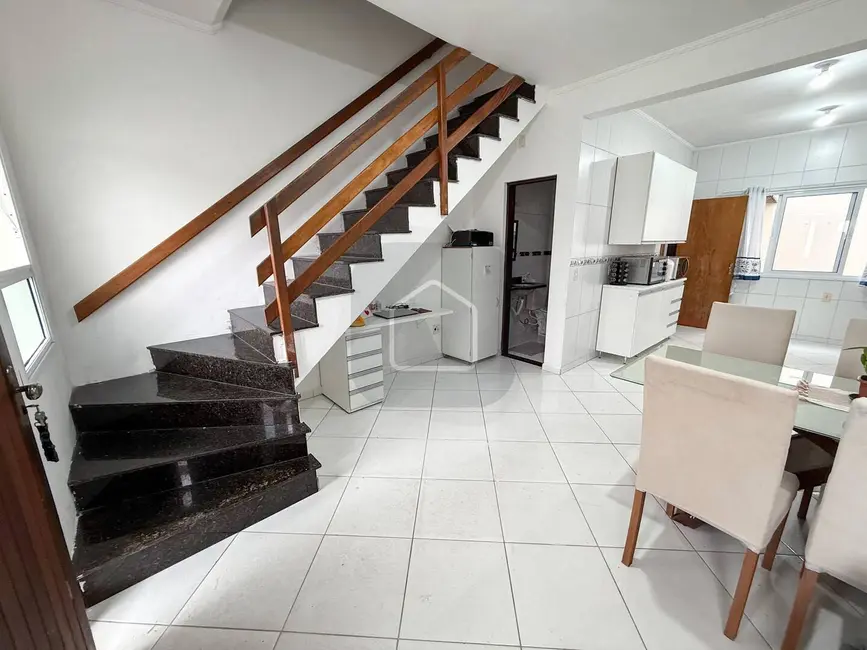 Foto 4 de Casa com 2 quartos à venda em Caraguatatuba - SP