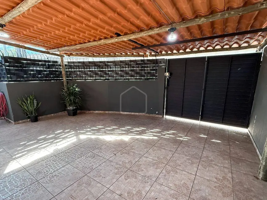 Foto 3 de Casa com 2 quartos à venda, 128m2 em Jardim Jaqueira, Caraguatatuba - SP