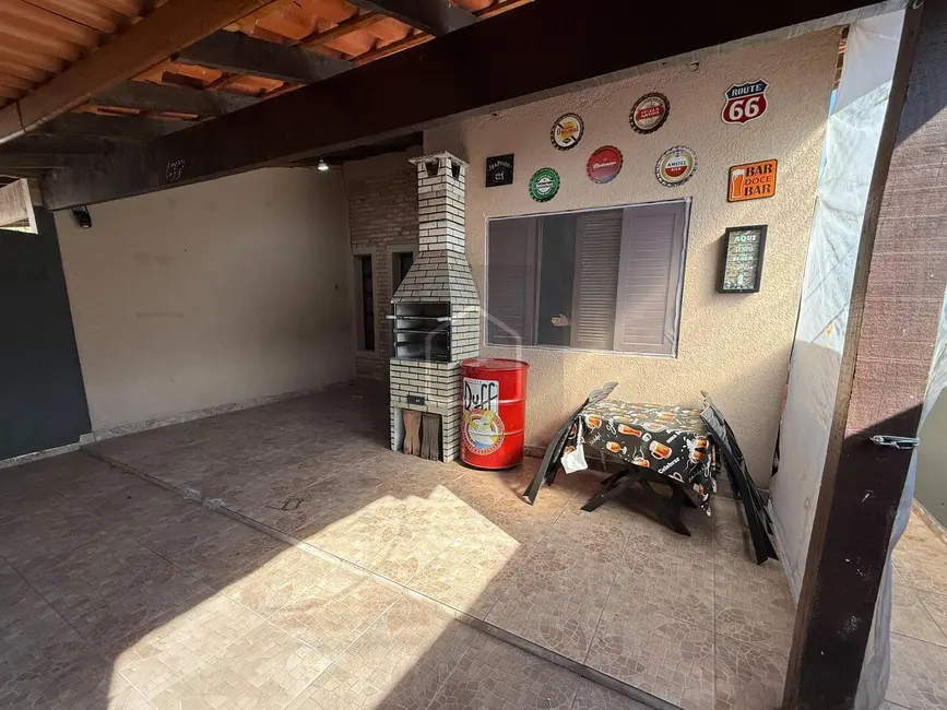 Foto 2 de Casa com 2 quartos à venda, 128m2 em Jardim Jaqueira, Caraguatatuba - SP