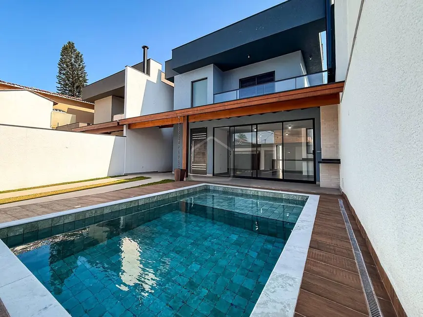 Foto 1 de Casa com 4 quartos à venda, 250m2 em Caraguatatuba - SP