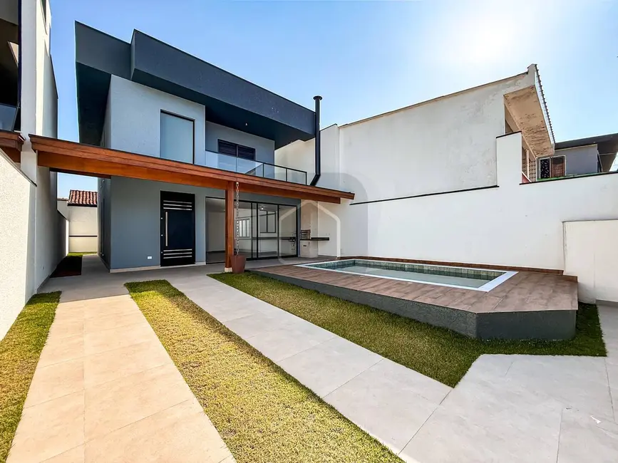 Foto 4 de Casa com 4 quartos à venda, 250m2 em Caraguatatuba - SP