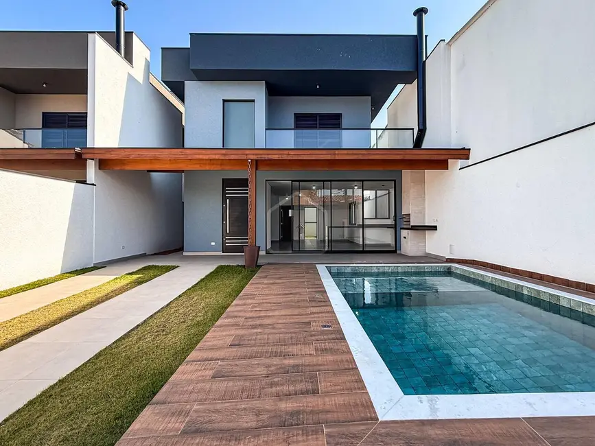 Foto 2 de Casa com 4 quartos à venda, 250m2 em Caraguatatuba - SP