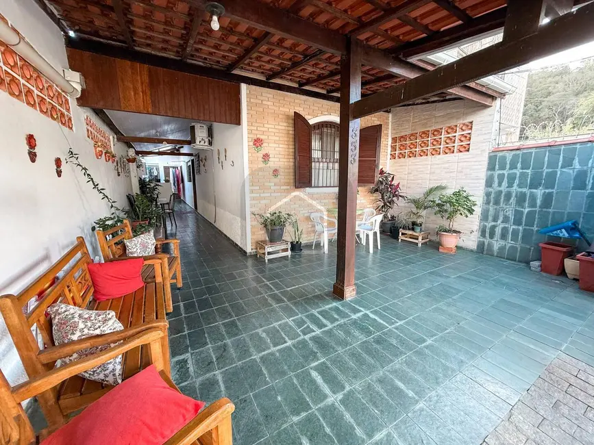 Foto 2 de Casa com 2 quartos à venda, 126m2 em Caraguatatuba - SP