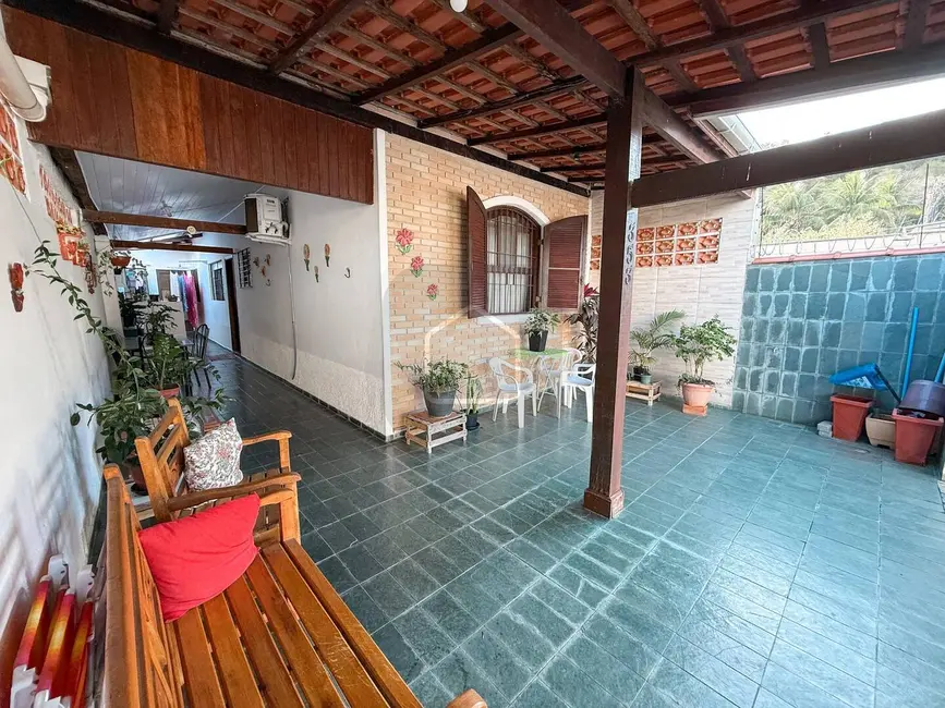 Foto 1 de Casa com 2 quartos à venda, 126m2 em Caraguatatuba - SP