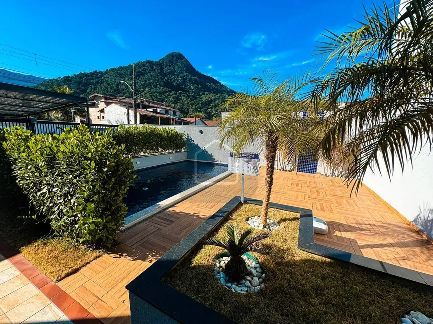 Casa com 3 quartos à venda em Cidade Jardim, Caraguatatuba - SP - imagem 3 Foto 3 de Casa com 3 quartos à venda em Cidade Jardim, Caraguatatuba - SP