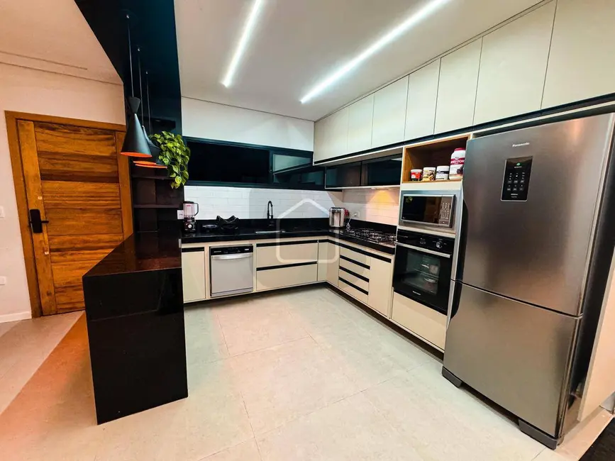 Casa com 3 quartos à venda em Cidade Jardim, Caraguatatuba - SP - imagem 6 Foto 6 de Casa com 3 quartos à venda em Cidade Jardim, Caraguatatuba - SP