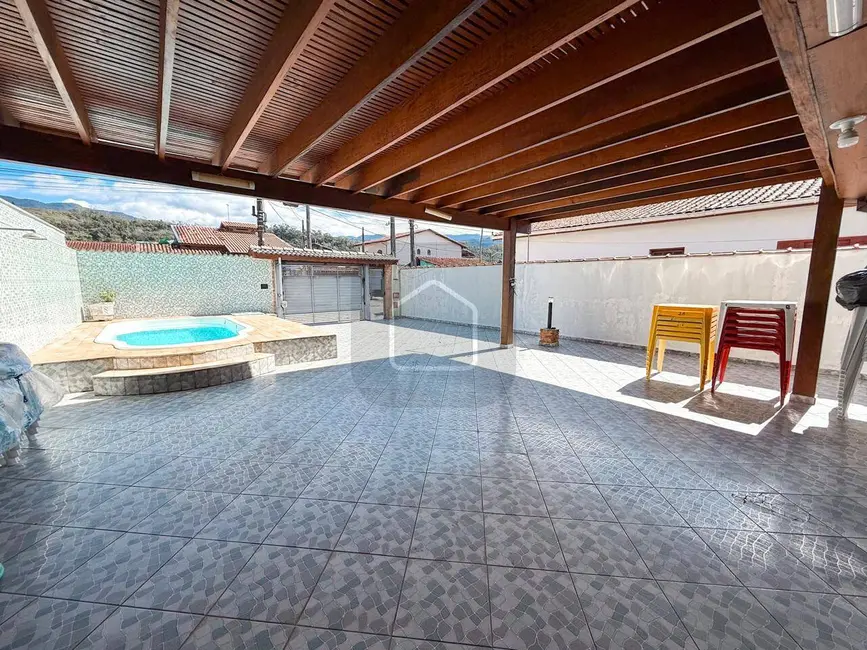 Foto 2 de Casa com 4 quartos à venda, 376m2 em Caraguatatuba - SP