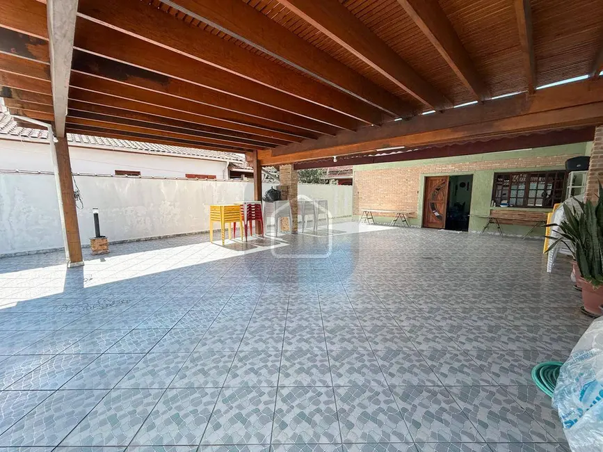 Foto 5 de Casa com 4 quartos à venda, 376m2 em Caraguatatuba - SP