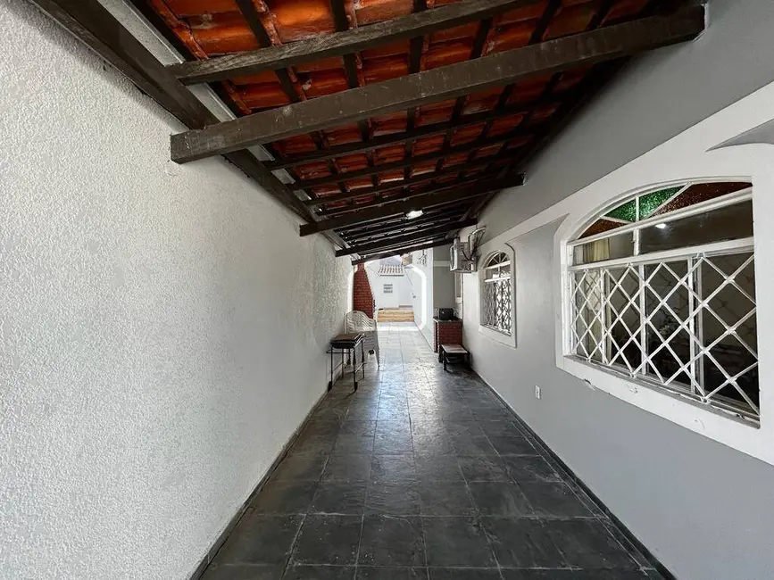 Foto 8 de Casa com 4 quartos à venda, 360m2 em Jardim Britânia, Caraguatatuba - SP