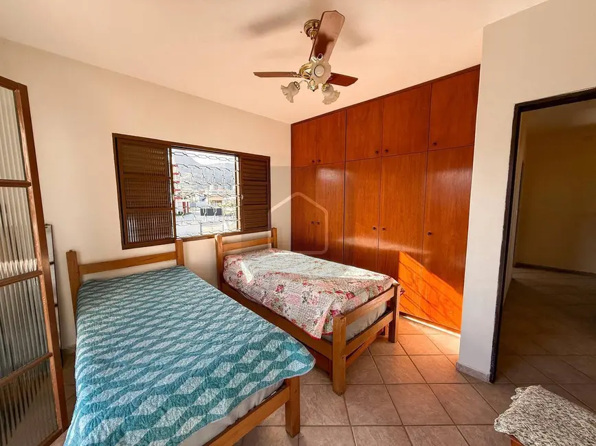 Foto 9 de Casa com 3 quartos à venda, 303m2 em Indaiá, Caraguatatuba - SP