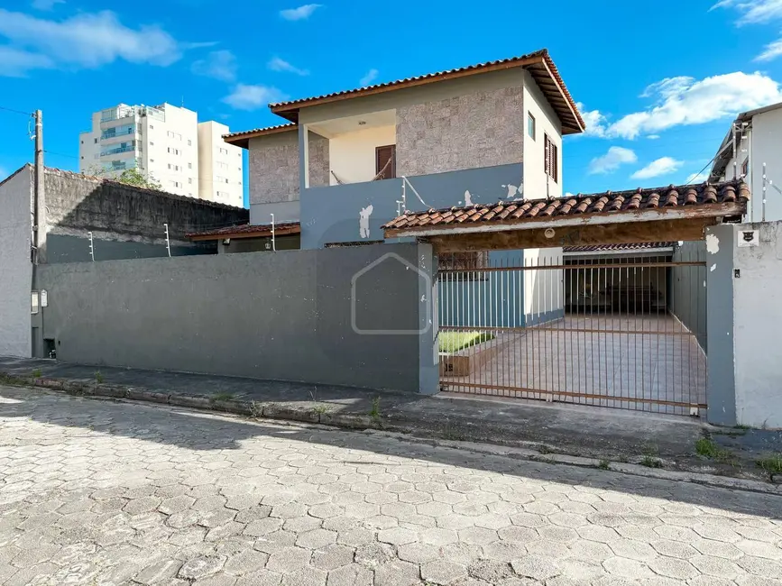 Foto 4 de Casa com 3 quartos à venda, 303m2 em Indaiá, Caraguatatuba - SP