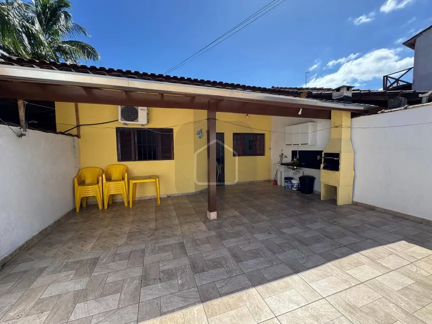 Foto 1 de Casa com 2 quartos para alugar em Martim de Sá, Caraguatatuba - SP