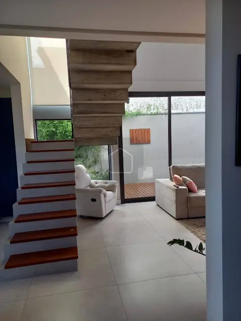 Foto 5 de Casa com 3 quartos à venda, 388m2 em Poiares, Caraguatatuba - SP