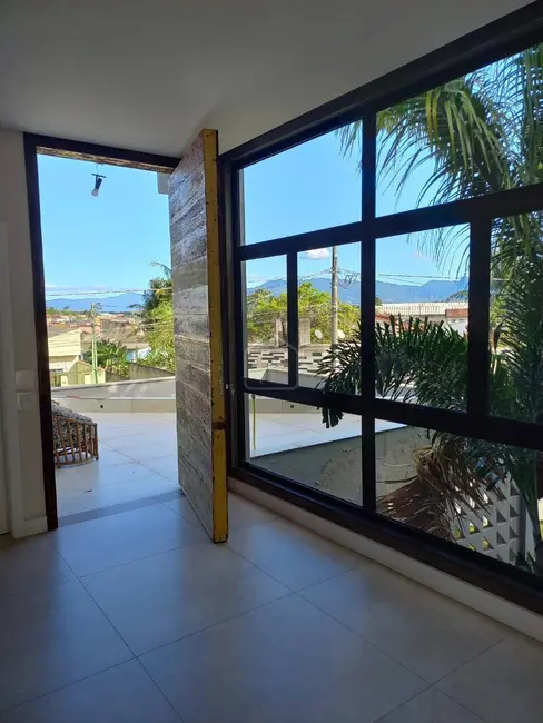 Foto 2 de Casa com 3 quartos à venda, 388m2 em Poiares, Caraguatatuba - SP