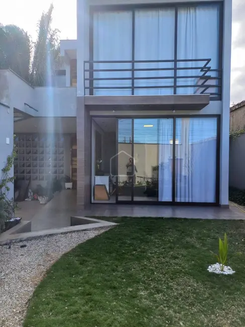 Foto 3 de Casa com 3 quartos à venda, 388m2 em Poiares, Caraguatatuba - SP