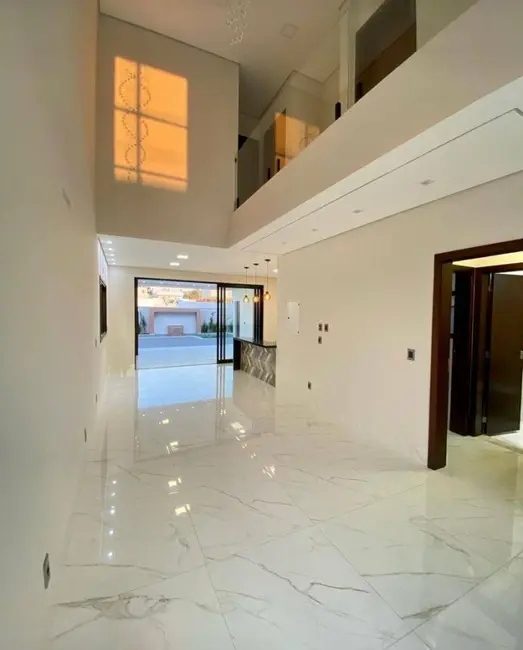 Casa com 3 quartos à venda, 306m2 em Jardim Imperial II, Cuiaba - MT - imagem 4 Foto 4 de Casa com 3 quartos à venda, 306m2 em Jardim Imperial II, Cuiaba - MT