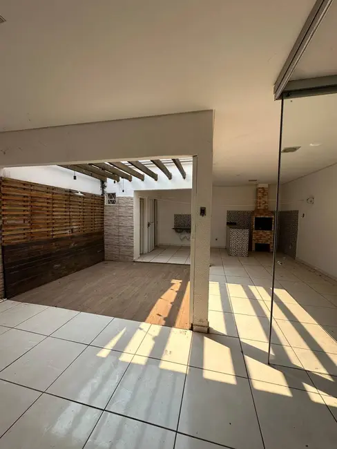 Foto 1 de Casa de Condomínio com 2 quartos à venda em Jardim Imperial, Cuiaba - MT