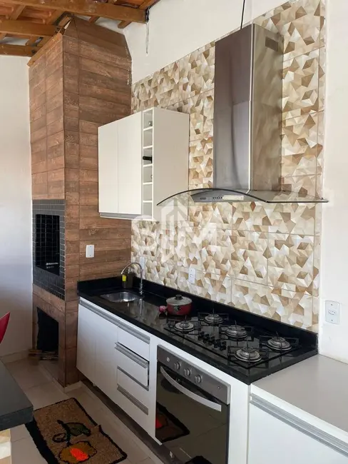 Foto 2 de Casa com 3 quartos à venda, 200m2 em Jardim Imperial, Cuiaba - MT