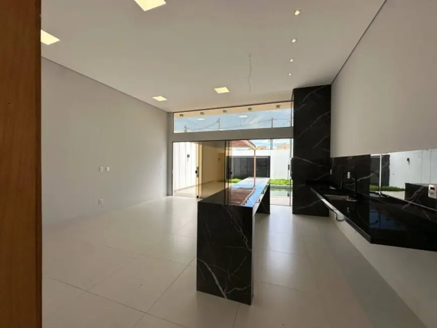 Casa com 3 quartos à venda, 180m2 em Jardim Universitário, Cuiaba - MT - imagem 6 Foto 6 de Casa com 3 quartos à venda, 180m2 em Jardim Universitário, Cuiaba - MT