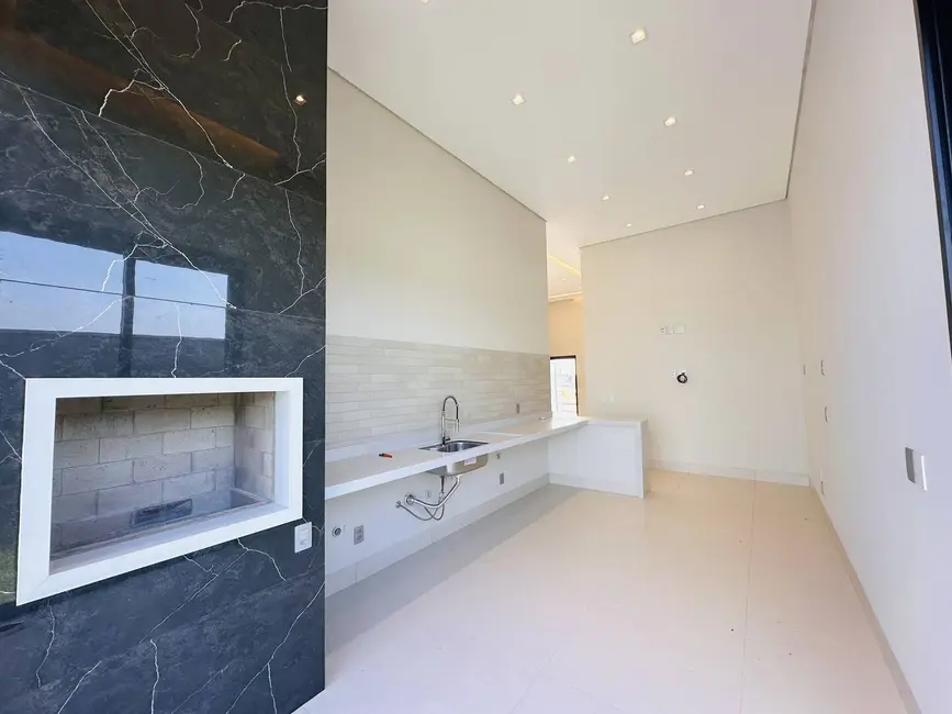 Foto 2 de Casa de Condomínio com 3 quartos à venda, 250m2 em Novo Mundo, Varzea Grande - MT