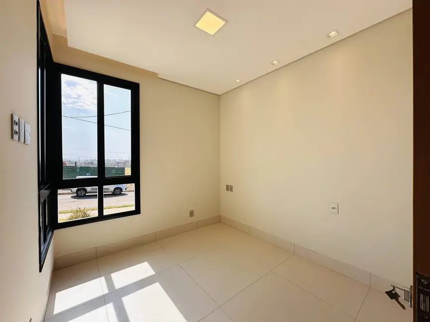 Foto 6 de Casa de Condomínio com 3 quartos à venda, 250m2 em Novo Mundo, Varzea Grande - MT