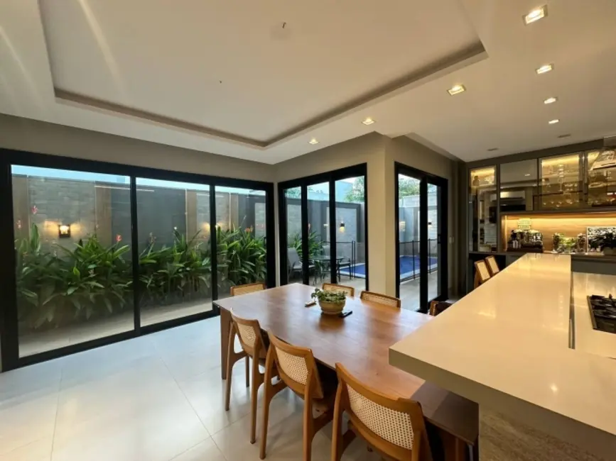 Foto 2 de Casa de Condomínio com 3 quartos à venda, 306m2 em Cuiaba - MT