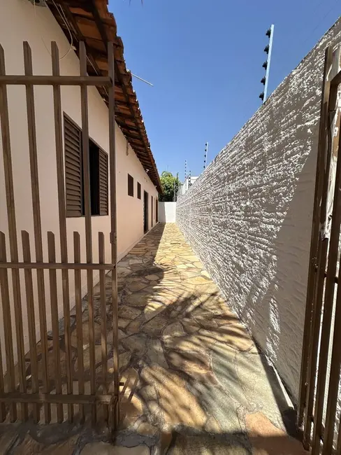 Foto 8 de Casa com 4 quartos à venda, 235m2 em Jardim Shangri-Lá, Cuiaba - MT