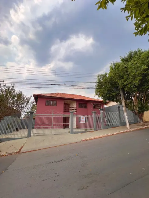 Foto 1 de Casa com 5 quartos à venda e para alugar, 390m2 em Santa Rosa, Cuiaba - MT