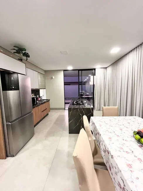 Casa com 3 quartos à venda, 250m2 em Cuiaba - MT - imagem 4 Foto 4 de Casa com 3 quartos à venda, 250m2 em Cuiaba - MT