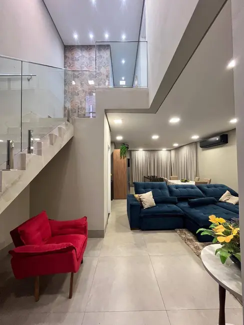 Casa com 3 quartos à venda, 250m2 em Cuiaba - MT - imagem 1 Foto 1 de Casa com 3 quartos à venda, 250m2 em Cuiaba - MT