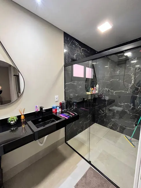 Casa com 3 quartos à venda, 250m2 em Cuiaba - MT - imagem 9 Foto 9 de Casa com 3 quartos à venda, 250m2 em Cuiaba - MT