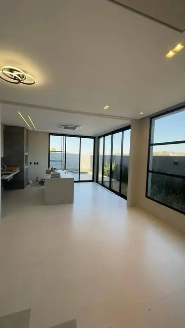 Foto 2 de Casa de Condomínio com 4 quartos à venda, 229m2 em Ribeirão do Lipa, Cuiaba - MT