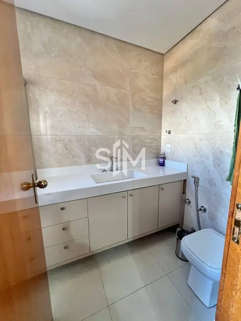 Apartamento com 3 quartos à venda e para alugar, 245m2 em Quilombo, Cuiaba - MT - imagem 8 Foto 8 de Apartamento com 3 quartos à venda e para alugar, 245m2 em Quilombo, Cuiaba - MT