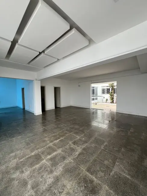 Sala Comercial à venda e para alugar, 615m2 em Centro-Sul, Cuiaba - MT - imagem 2 Foto 2 de Sala Comercial à venda e para alugar, 615m2 em Centro-Sul, Cuiaba - MT