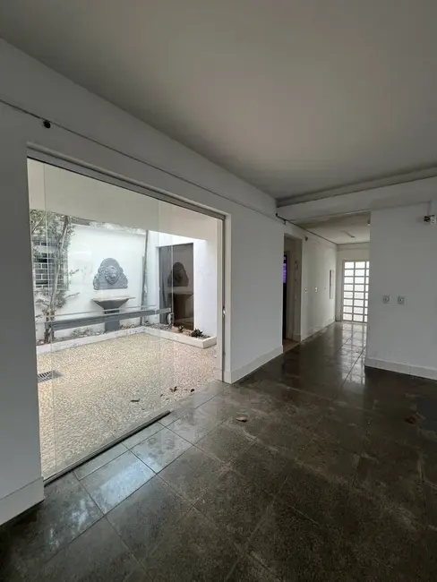 Sala Comercial à venda e para alugar, 615m2 em Centro-Sul, Cuiaba - MT - imagem 4 Foto 4 de Sala Comercial à venda e para alugar, 615m2 em Centro-Sul, Cuiaba - MT