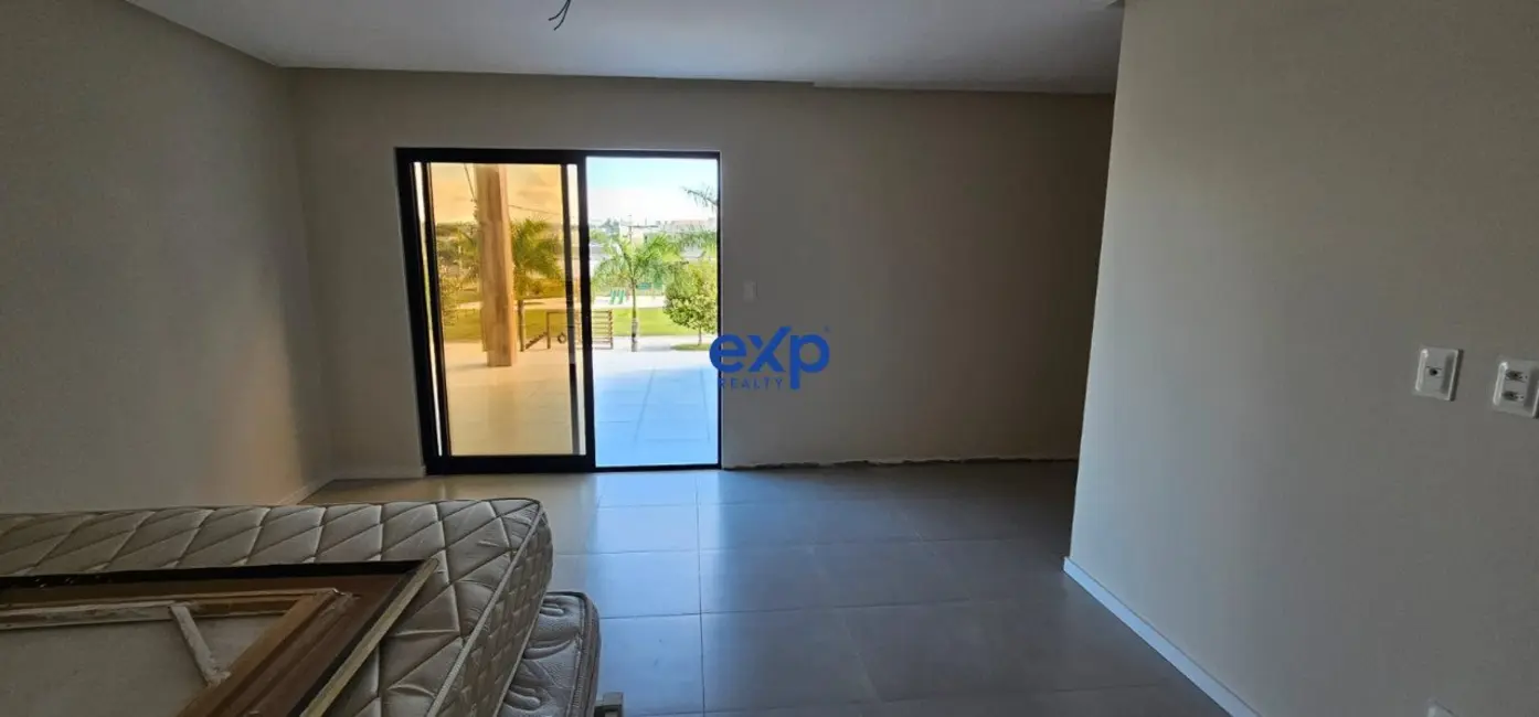 Casa com 3 quartos à venda, 180m2 em Camacari - BA - imagem 2 Foto 2 de Casa com 3 quartos à venda, 180m2 em Camacari - BA