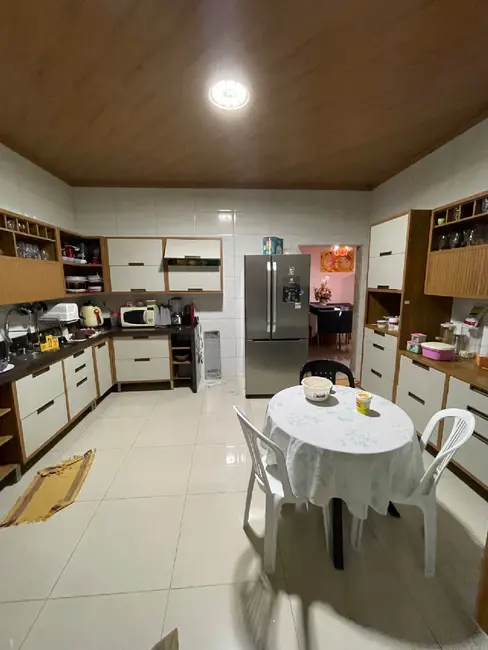 Casa com 4 quartos à venda e para alugar, 200m2 em Camacari - BA - imagem 8 Foto 8 de Casa com 4 quartos à venda e para alugar, 200m2 em Camacari - BA