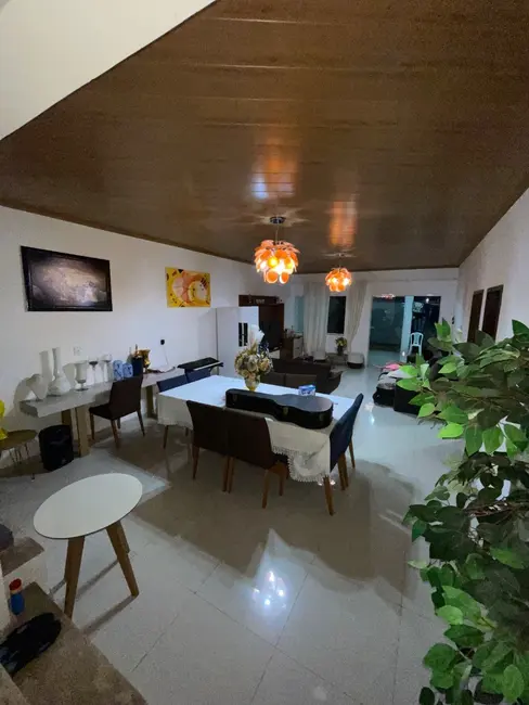 Casa com 4 quartos à venda e para alugar, 200m2 em Camacari - BA - imagem 4 Foto 4 de Casa com 4 quartos à venda e para alugar, 200m2 em Camacari - BA